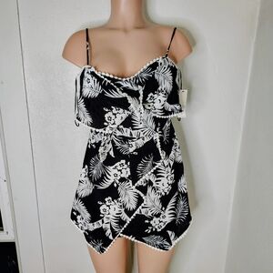 Francesca's Collections Monochrome Floral Dress